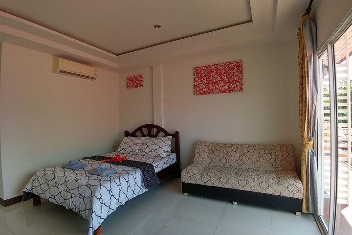 Room 13 of 18