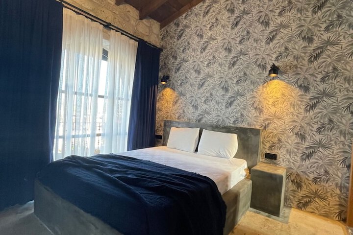 Room 42 of 75