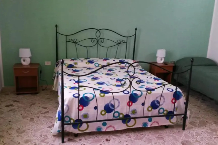 Room 5 of 11