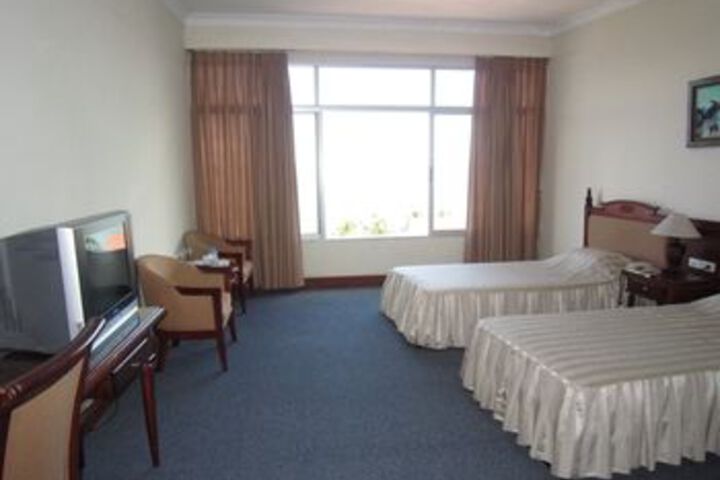 Room 7 of 13