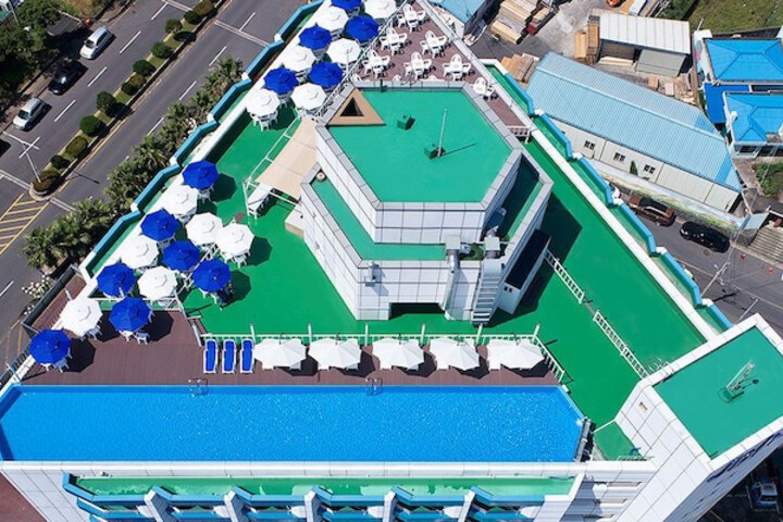 Pools & Facilities