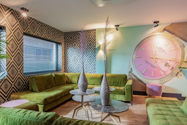 Lounge 87 of 98