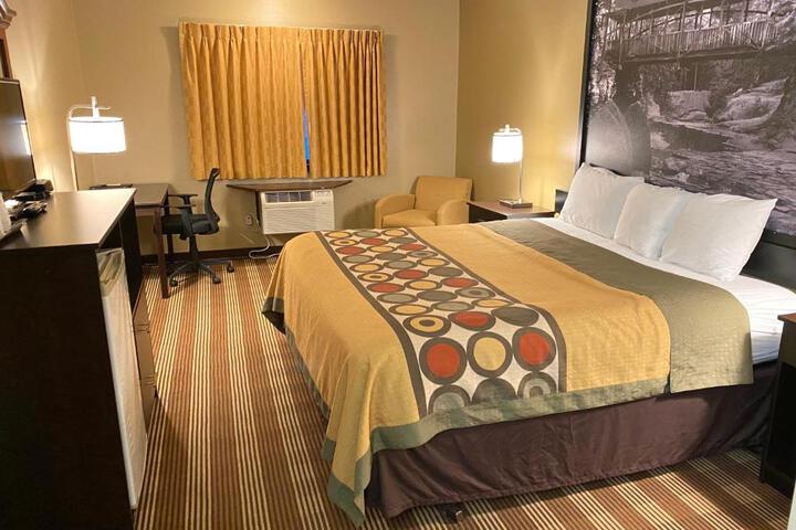 1 King Bed (7 of 14)