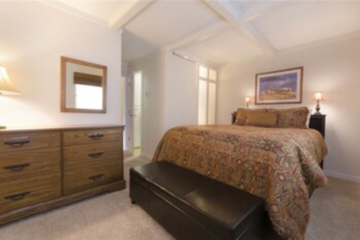 Room 4 of 144