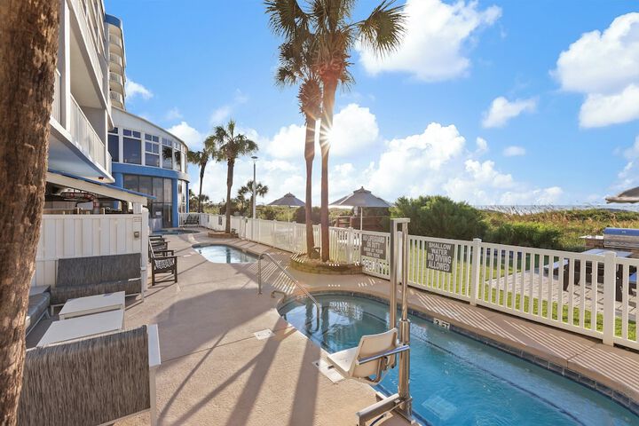 Hotel Pool