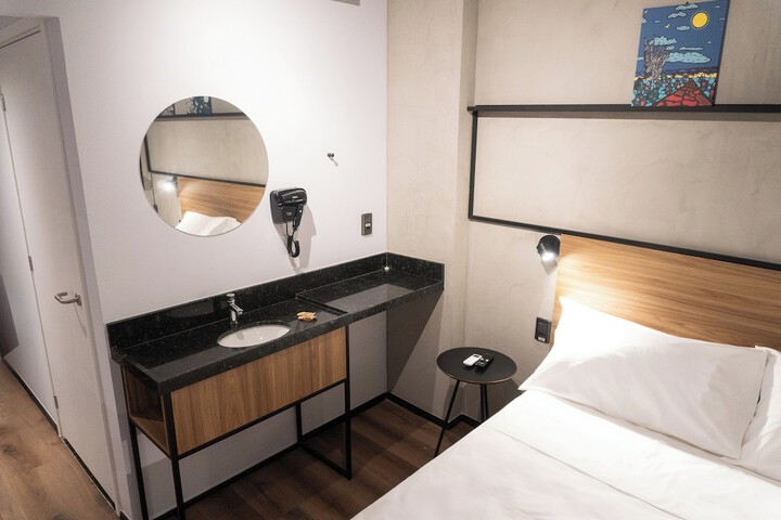 Room 28 of 122