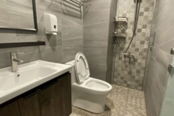 Room 2 of 89