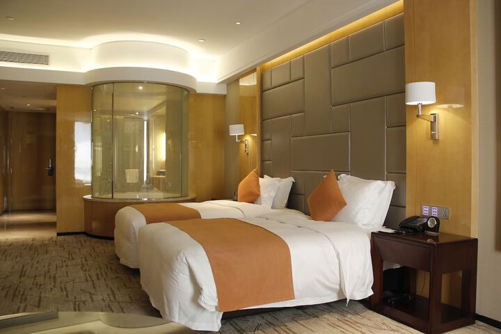 Room 7 of 90