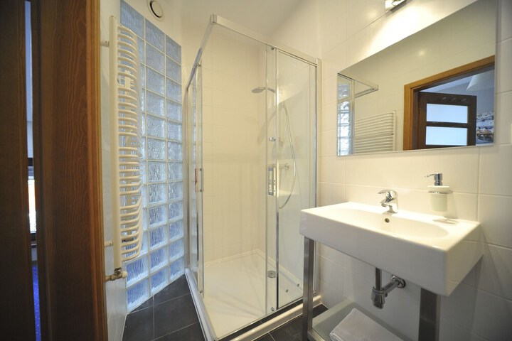 Room 15 of 28