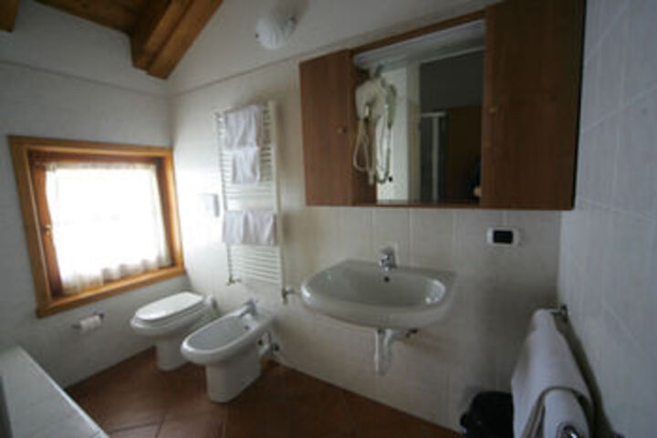 Room 3 of 20