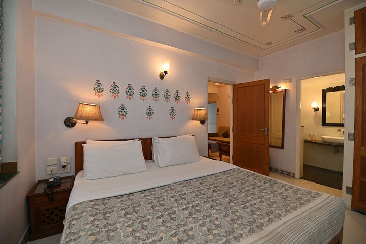Room 26 of 74