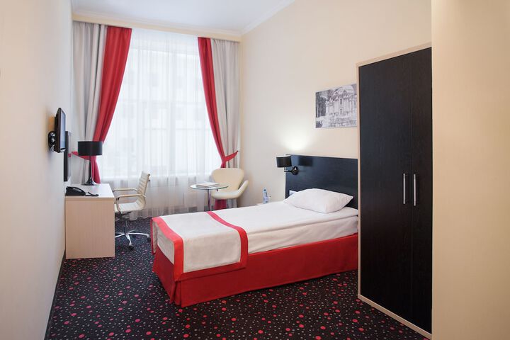 Room 8 of 73