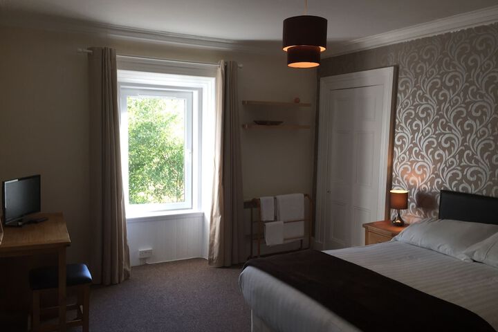 Room 5 of 32