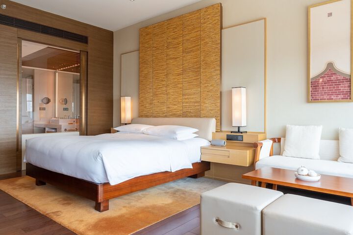 Room 10 of 48