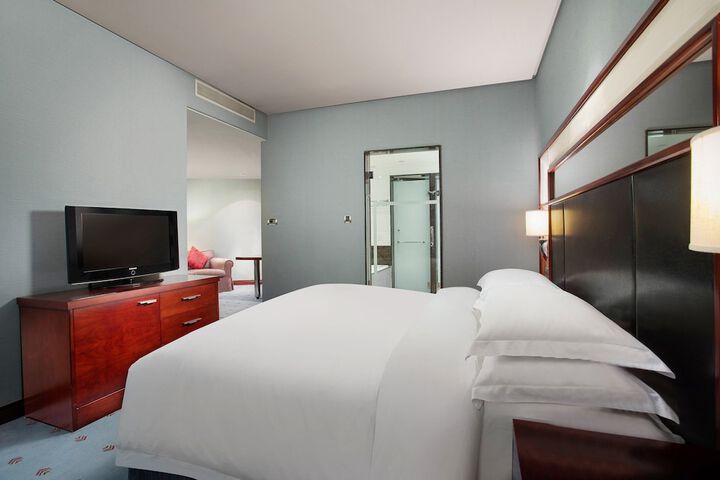 Room 7 of 140