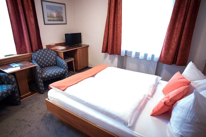 Room 4 of 52