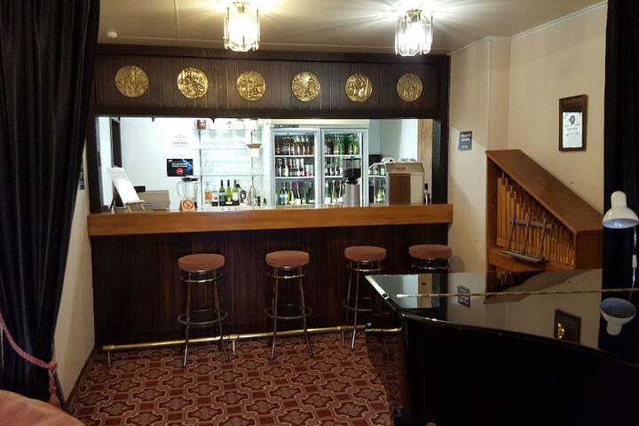 Lounge 42 of 47