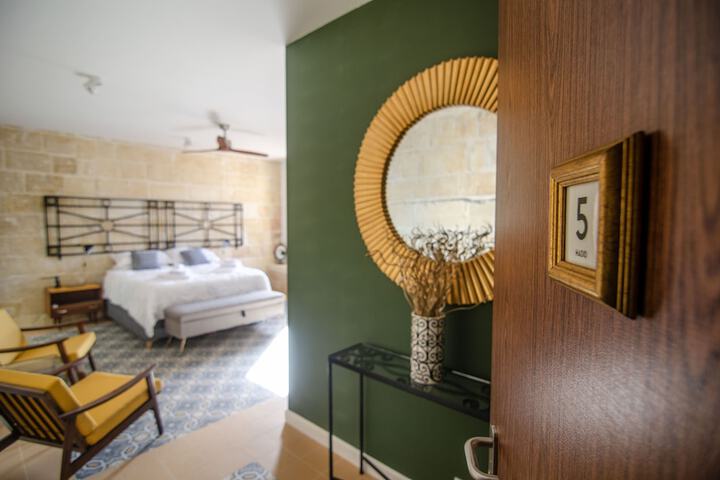 Room 2 of 44