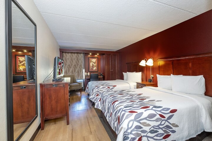 2 Double Beds (1 of 16)