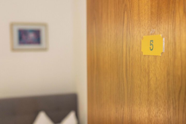 Room 23 of 69