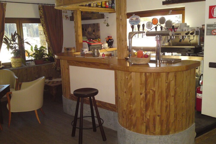 Lounge 29 of 37