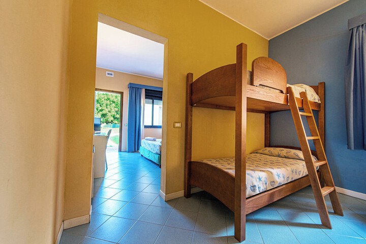 Room 8 of 33