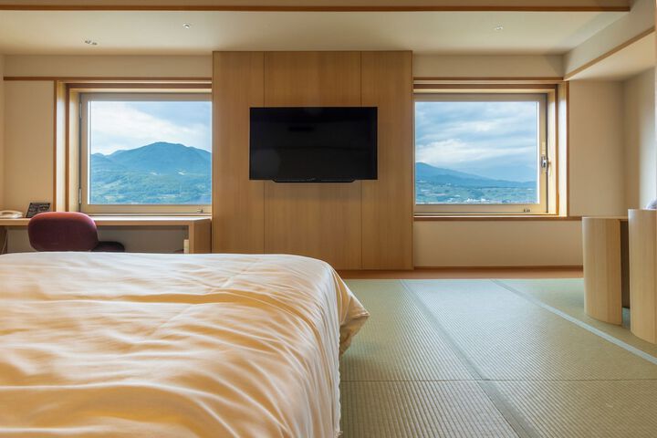 Room 13 of 27