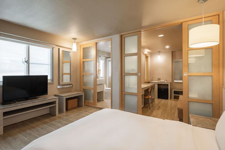 Room 20 of 28
