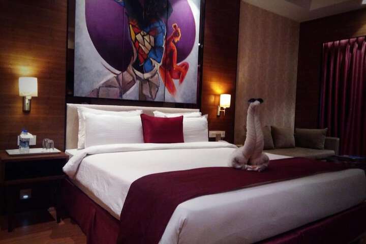 Room 14 of 37
