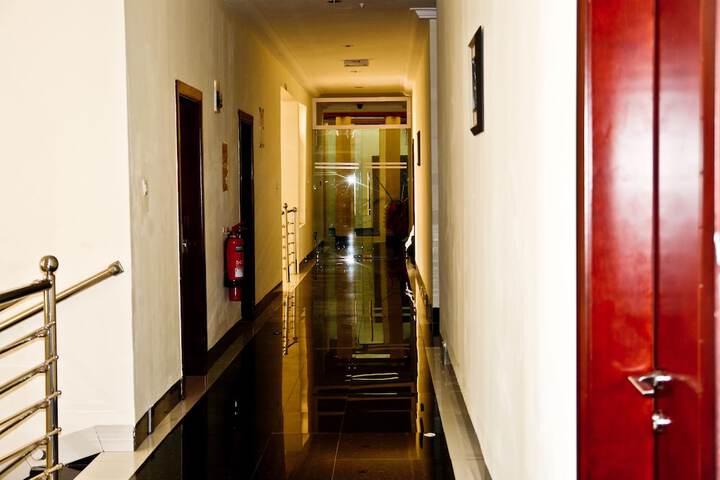 Ballroom/Hall 54 of 71