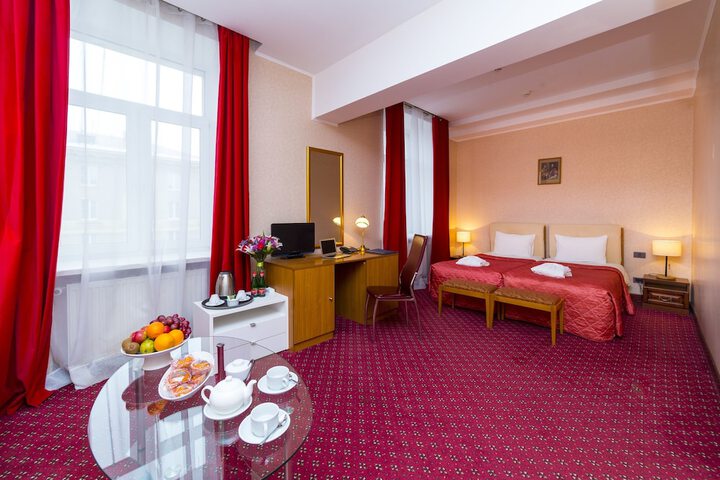 Room 16 of 79