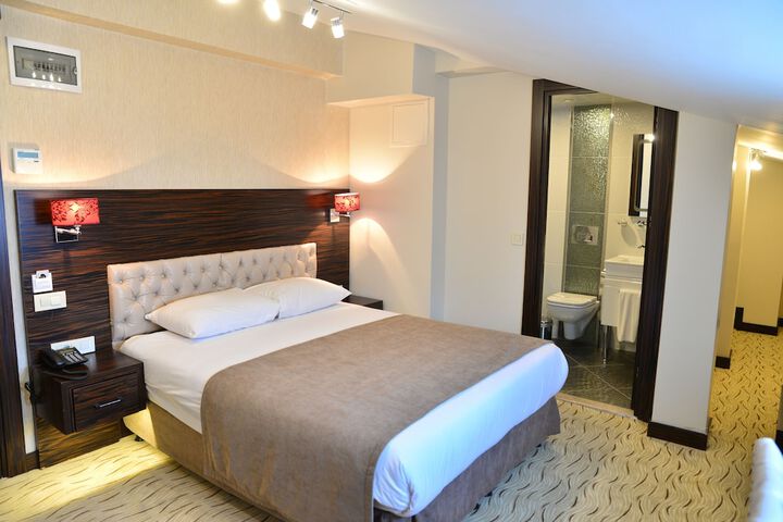 Room 14 of 94