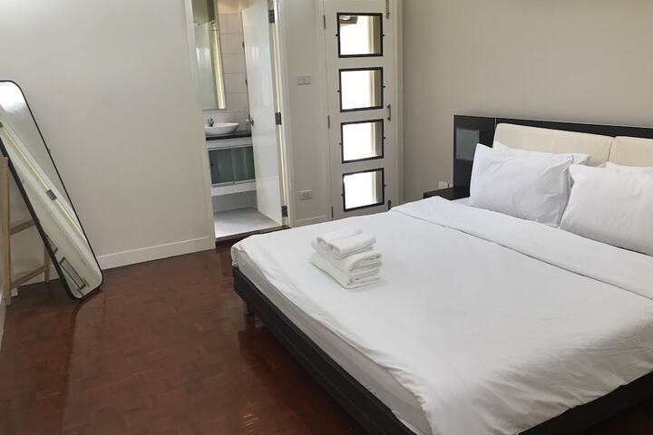 Room 16 of 86