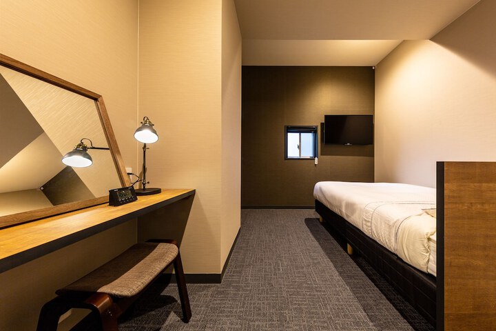 Room 6 of 35