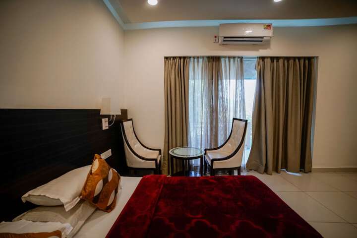Room 36 of 122