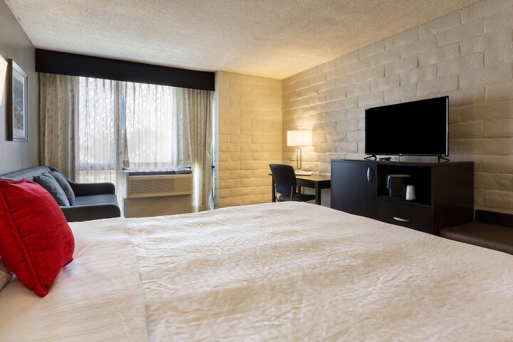 1 King Bed (11 of 12)