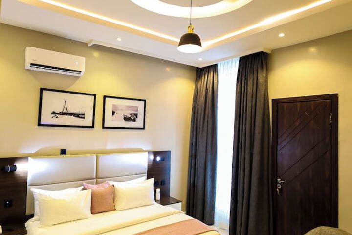 Room 15 of 37