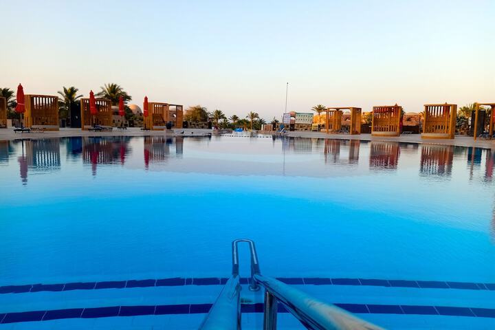 Pool 40 of 110