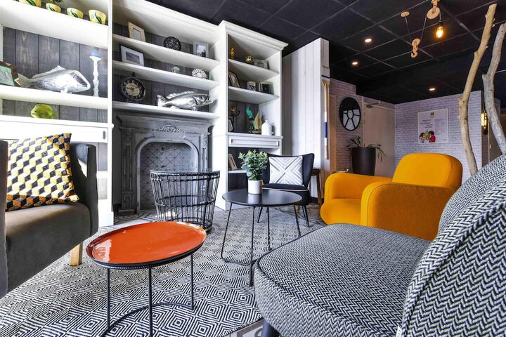 Lounge 55 of 65