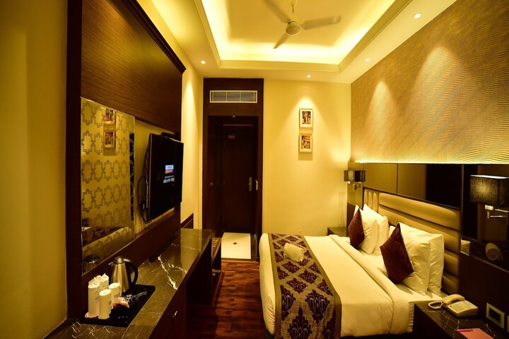 Room 6 of 17