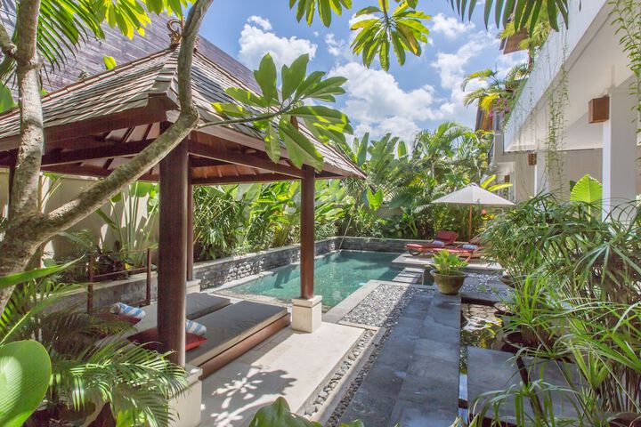 Hotel Pool
