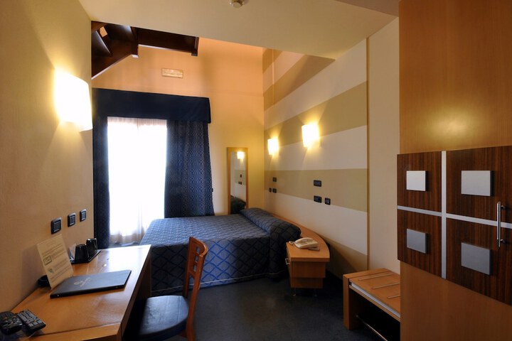Room 7 of 30