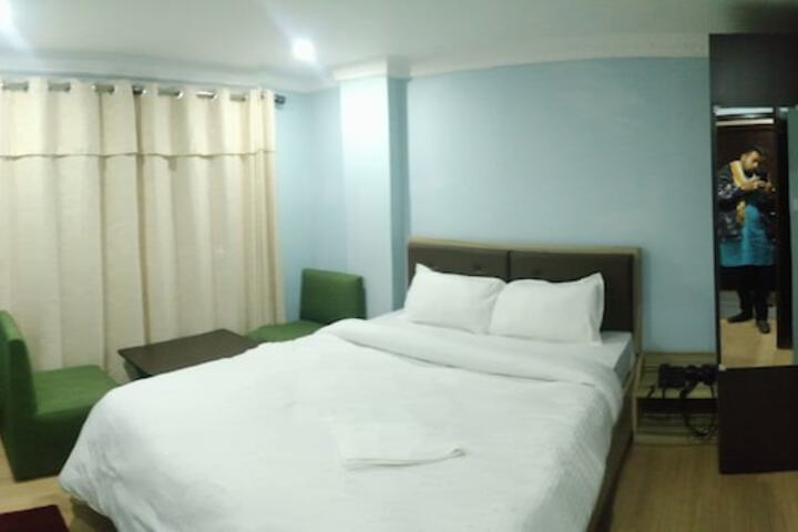 Room 12 of 39