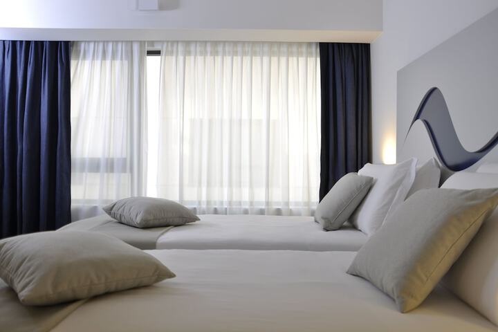 Room 27 of 146