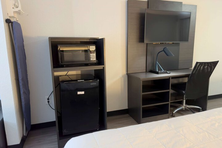 Room 8 of 28