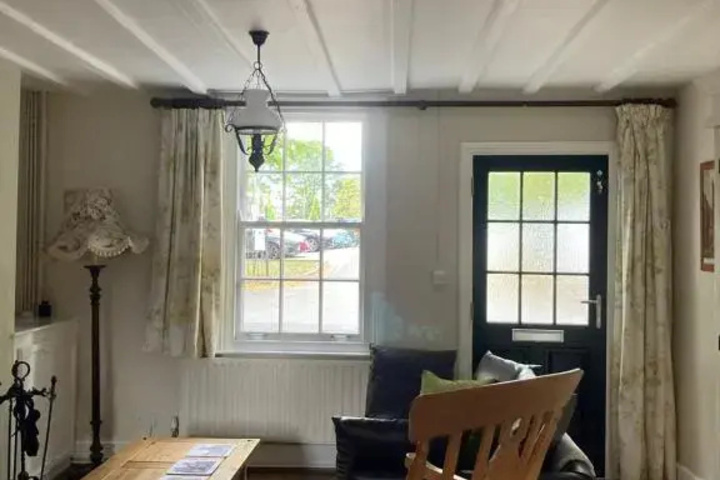 Room 7 of 12