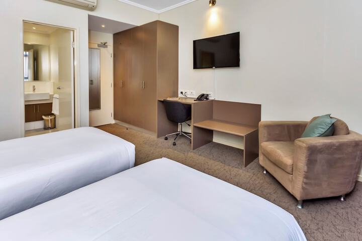 Room 13 of 44