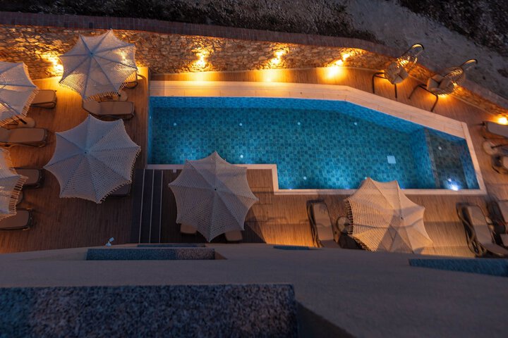 Pool 70 of 95