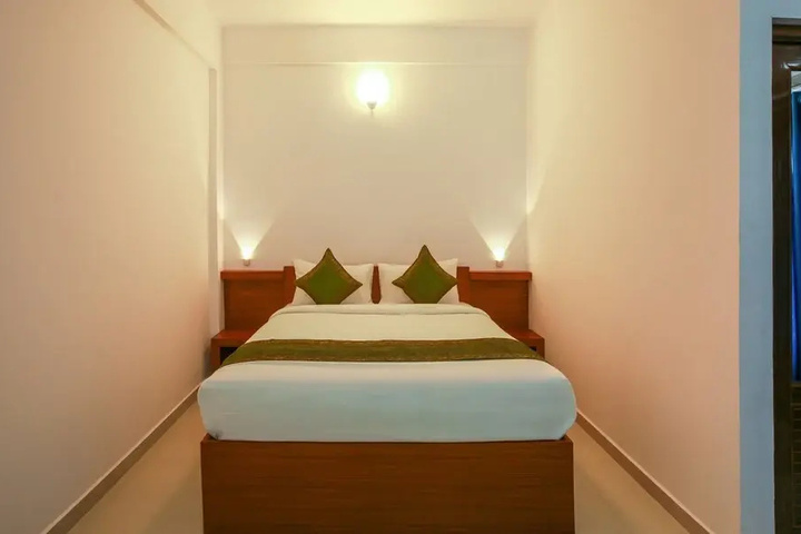 Room 5 of 13