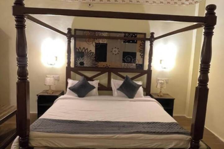 Room 15 of 25